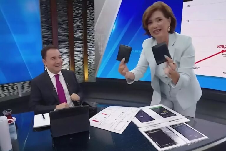 ali babacan canli yayinda cebinden cift cuzdan cikardi DHVQMJhy