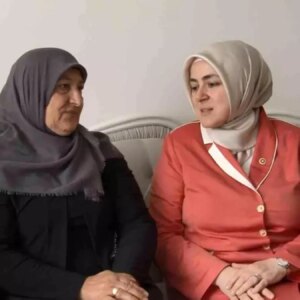 cumhurbaskani erdoganin mektubu karsta sehit annesine teslim edildi F83DWFfq