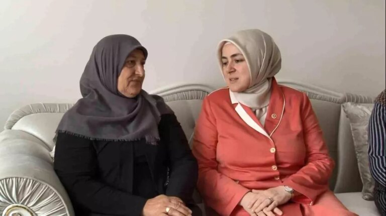 cumhurbaskani erdoganin mektubu karsta sehit annesine teslim edildi F83DWFfq