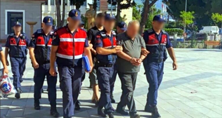 misir tarlasini uyusturucu tarlasina ceviren kari koca tutuklandi TyjnYR7A