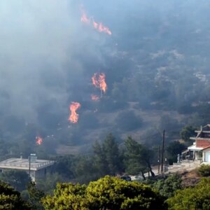 yunanistanda orman yangini 1 olu yerlesimler tahliye edildi VTFYyMYe