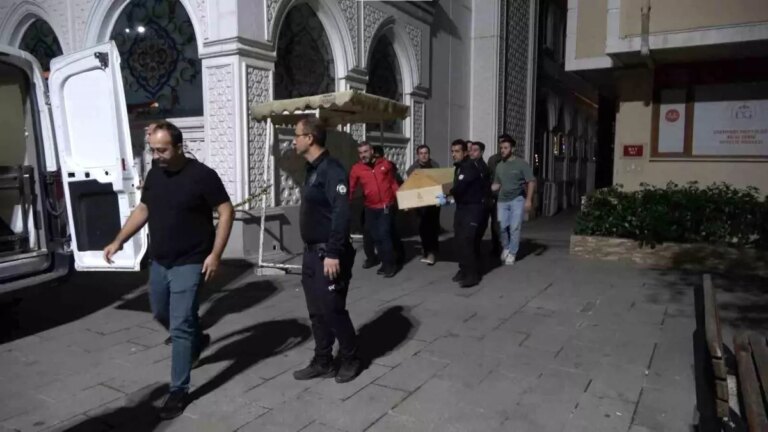 cekmekoyde cami tuvaletinde genc adam olu bulundu ZIil2EJz