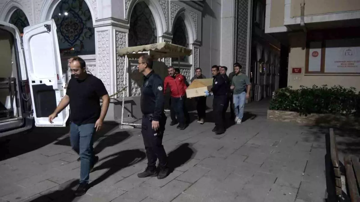 cekmekoyde cami tuvaletinde genc adam olu bulundu ZIil2EJz