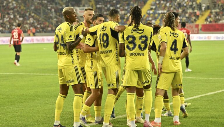 fenerbahcenin uefa avrupa ligi kadrosu belli oldu 8 isim listeye yazilmadi Ic6RY7l8