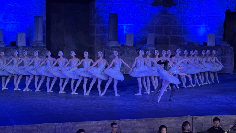 kugu golu balesi aspendos antik tiyatrosuda sahnelendi ET5ZCOVW