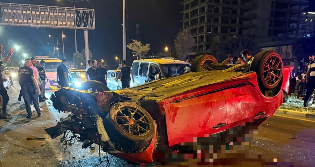 otomobil motosiklete carpti 3 olu 3 yarali GCKIaJD8