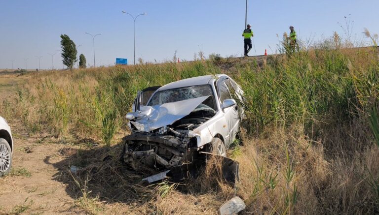 otomobil polis aracina carpti 2si cocuk 4 yarali h4Ir1Gqe