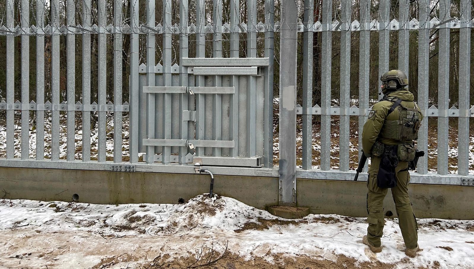 polonyadan belarus ile olan sinir kapilarini kapatma karari zOSLCQyv