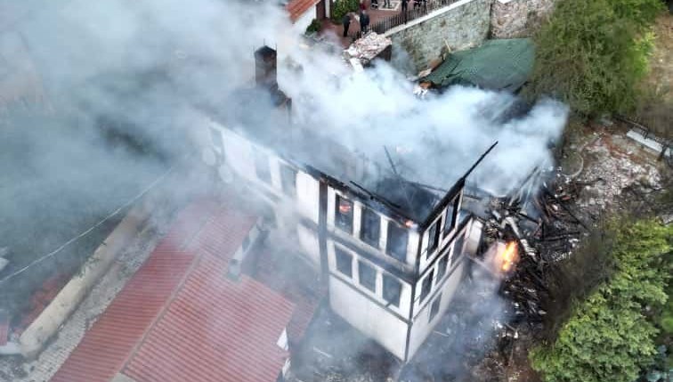 tarihi keyvanlar konaginda kundaklama suphesi iki tutuklama MD6vmWw6