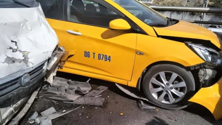 ankarada zincirleme kaza 6 yarali HpaLFr4B.jpg