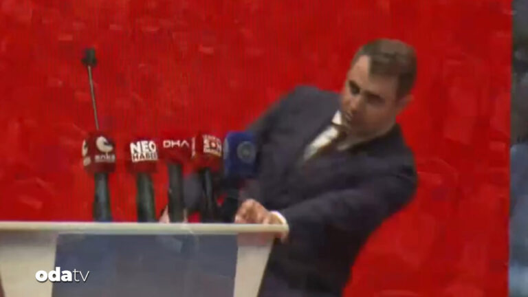 chpli baskan adayi sahnede bayildi Pfx6aT9A.jpg