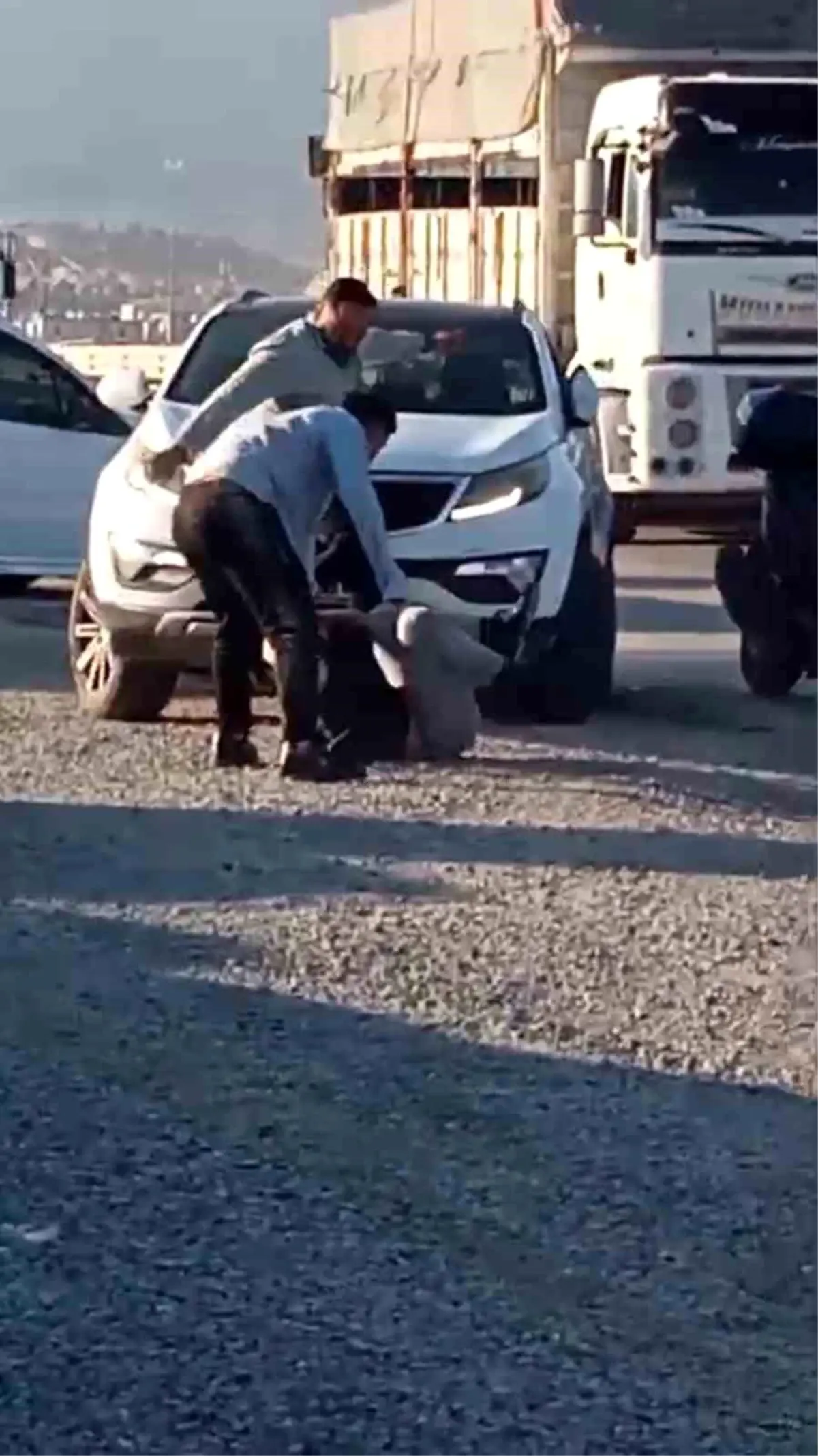 hatayda sokak ortasinda kan donduran dayak zK7dBcCV.jpg