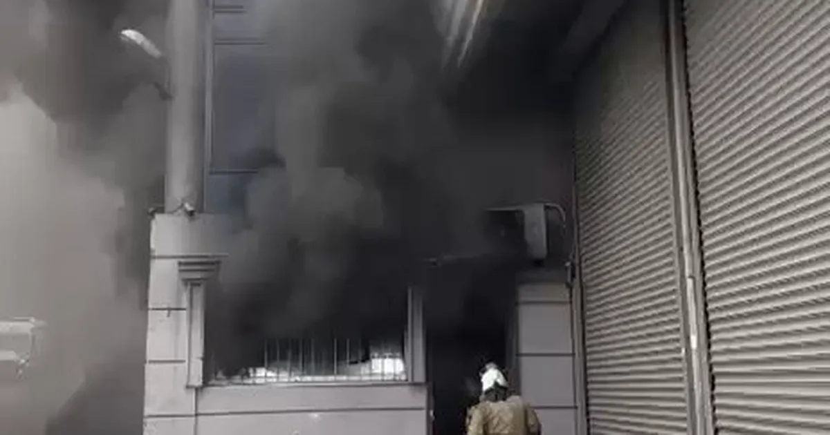 istanbul eyupsultanda is haninda depo yangini gVGBbYGk