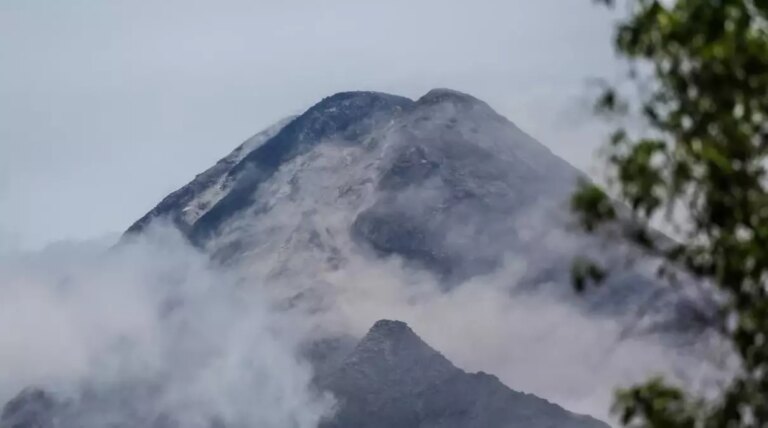 kanlaon yanardaginda patlama B9yTqTwB.jpg