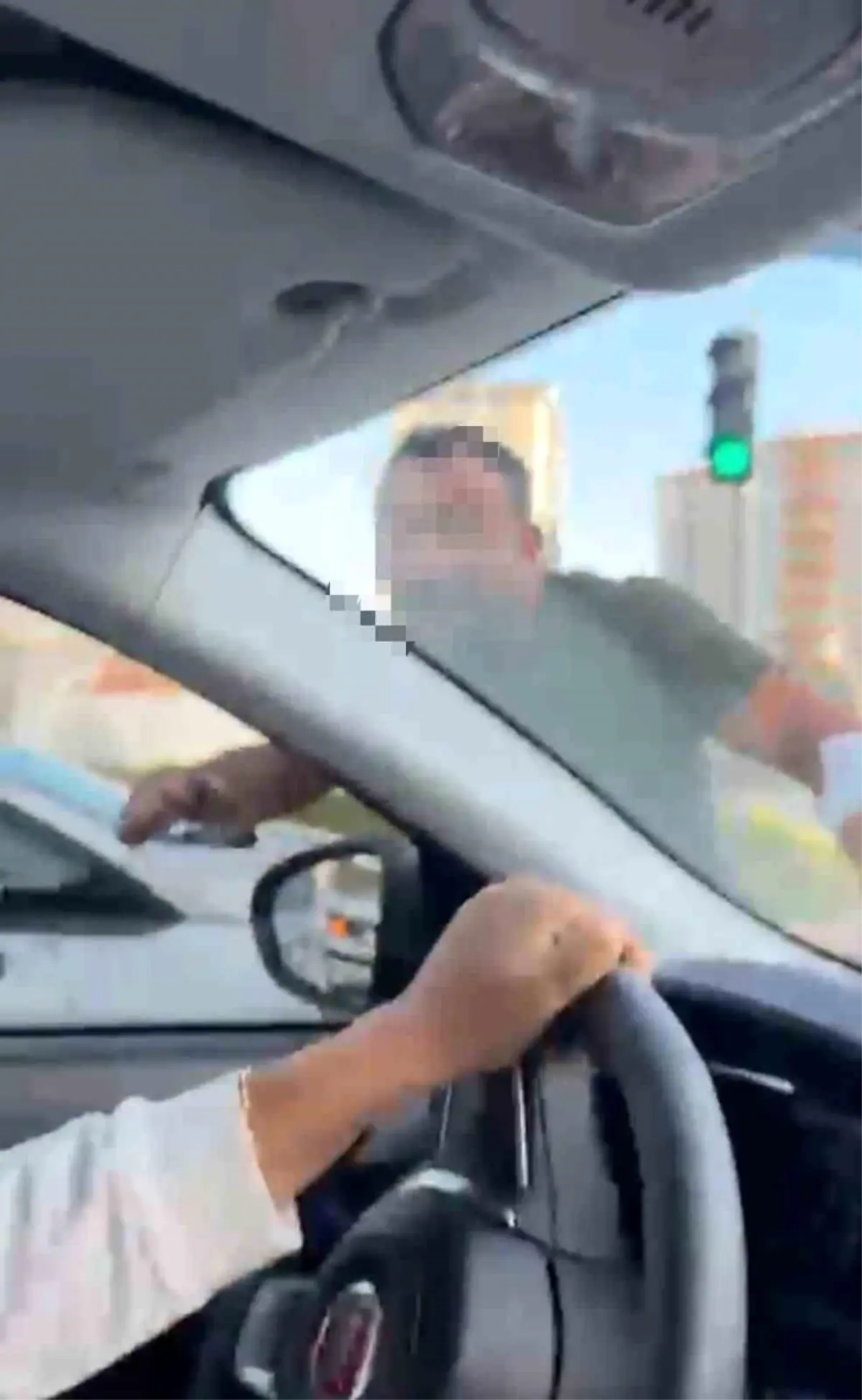 kayseride trafikte kadinlara saldiri UfUByhvZ