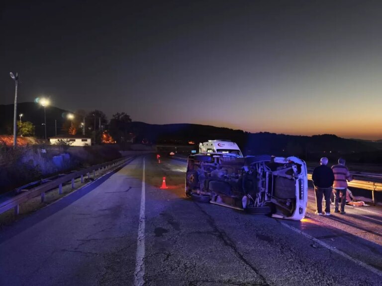 samsunda minibus kazasi 9 yarali 3qTUQMVy