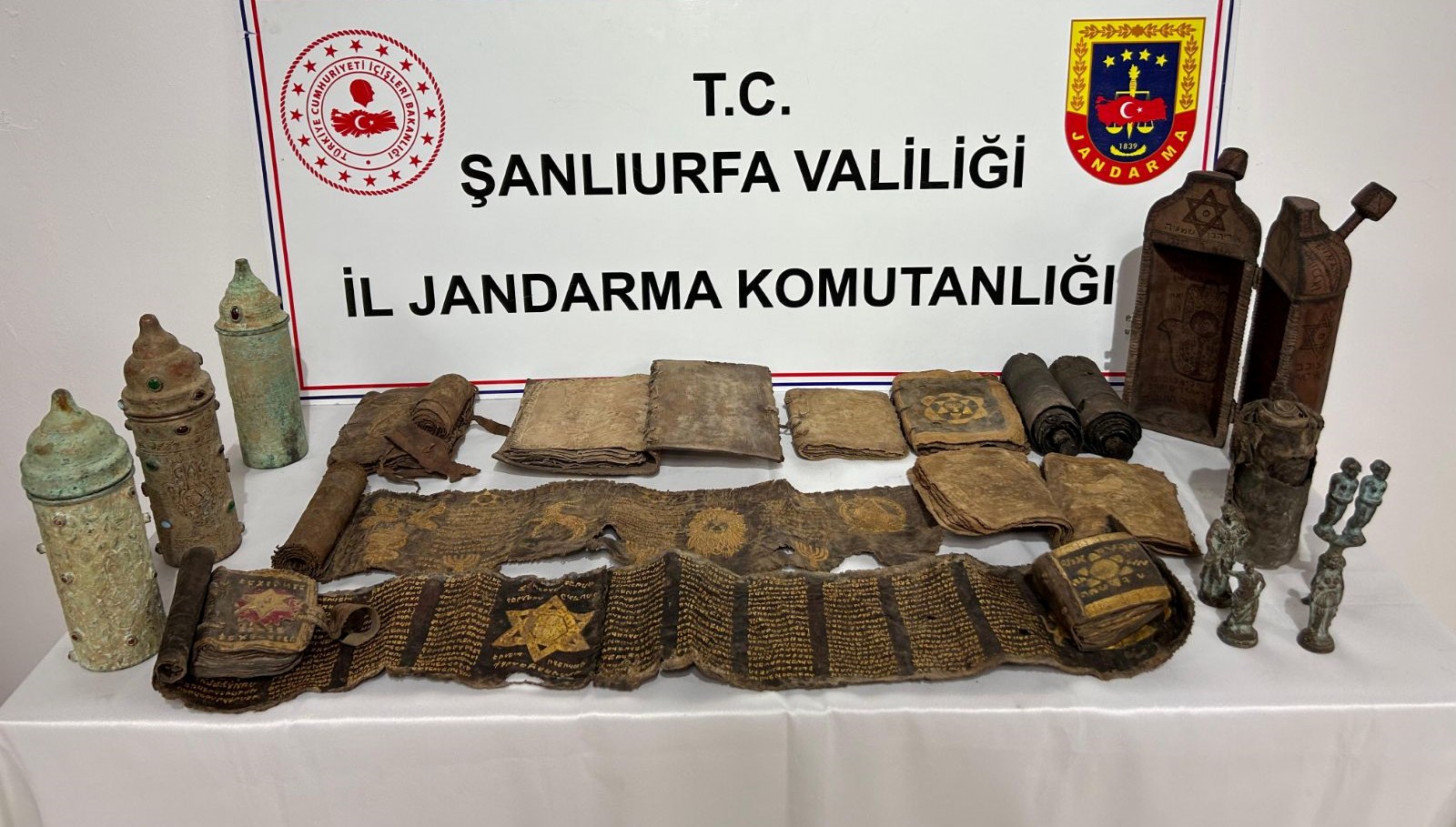 sanliurfada tarihi eser operasyonu 11 kitabe ve 4 heykel ele gecirildi L6l4lgke