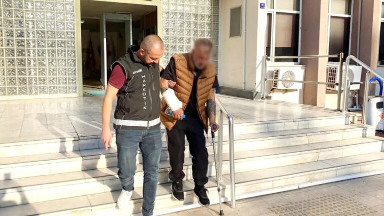 uyusturucu ticareti yaparken tutuklandilar f6myrHEI.jpg