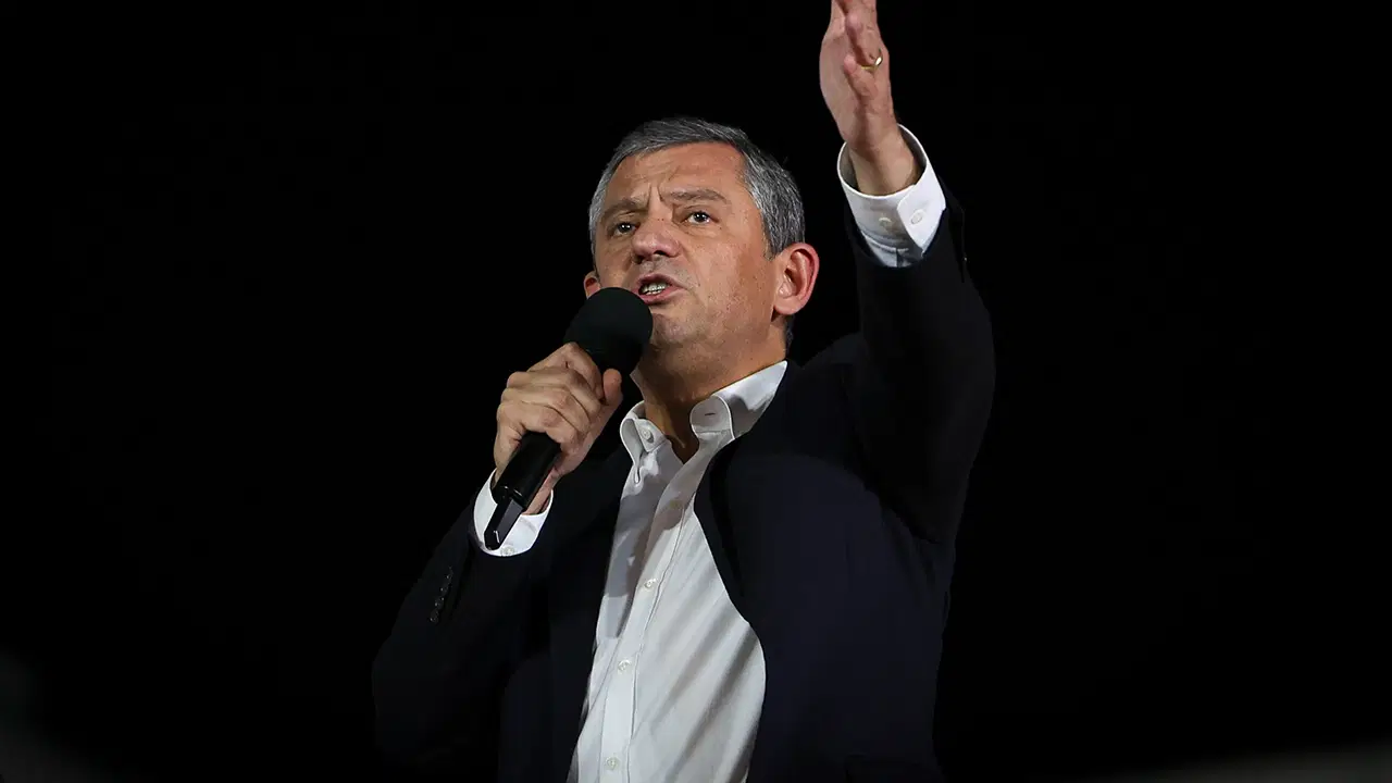 akin gurleke sure vermisti ozgur ozelden bu aksam icin saatli cagri giOkz4tr.jpg