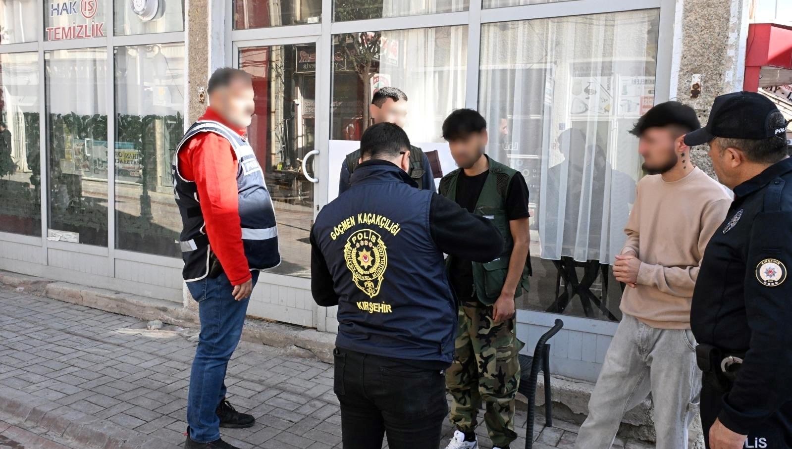 kirsehirde 5 duzensiz gocmen yakalandi lNcZkYpK.jpg