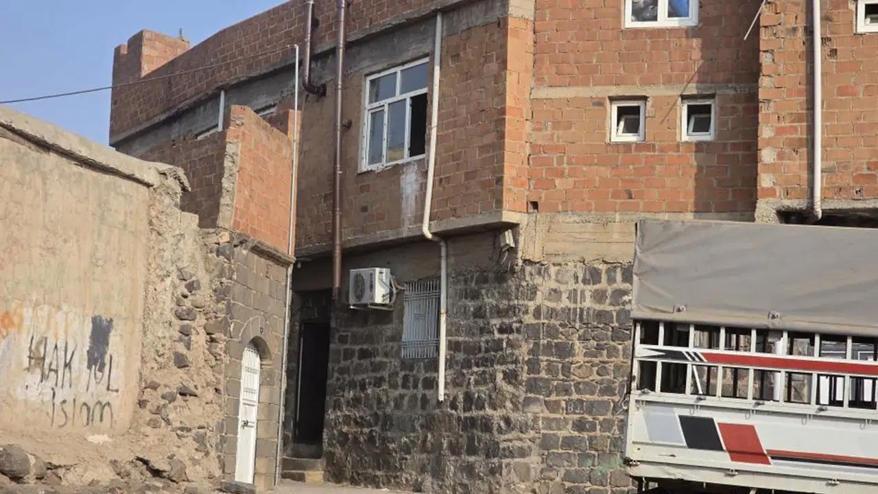 sanliurfada bir evde silahli catisma 1 kisi oldu 8 gozalti var UFJVvZxe.jpg