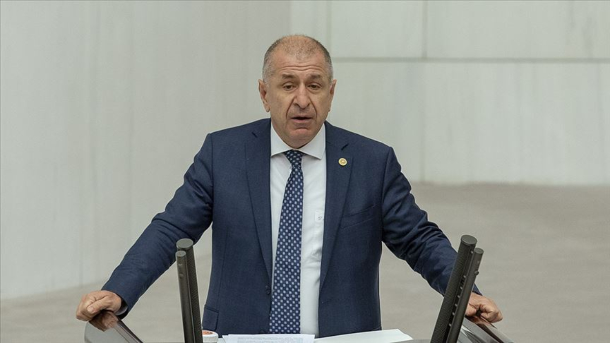 umit ozdagla ahmet davutoglu kavgasi buyuyor gelecekti ama gelemedi lUEpBNkM.jpg