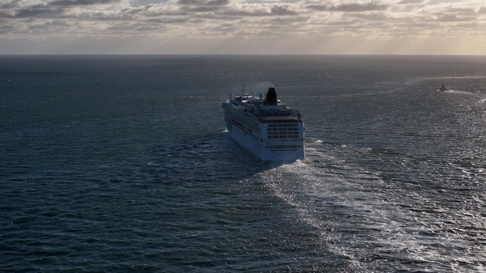 Hürmüz Boğazı’ndan Geçen İlk Yolcu Gemisi: Celestyal Discovery