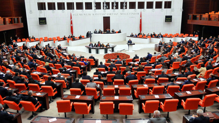okul-saldirilarini-arastirmak-icin-kurulan-komisyon-ilk-kez-toplandi-kIg8hLAe