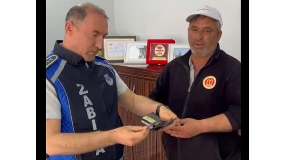 Temizlik Görevlisi Bulduğu Cüzdanı Zabıta’ya Teslim Etti