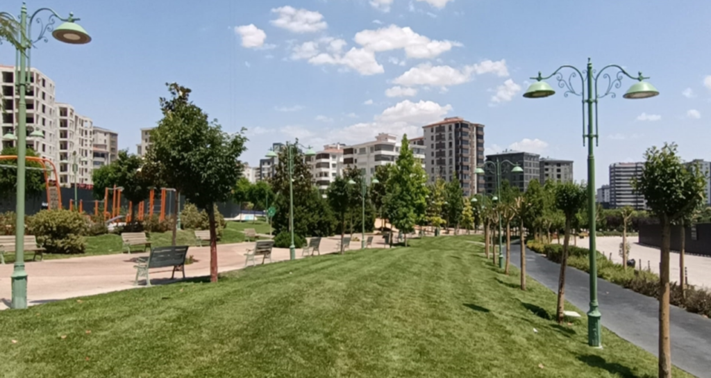 Parkta bıçaklanan lise öğrencisi ağır yaralandı