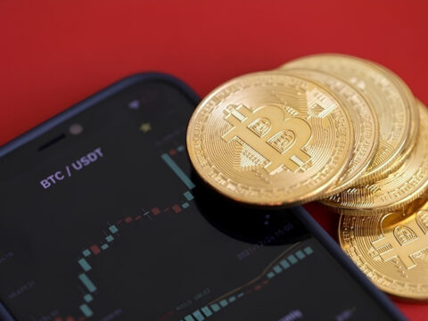 Kripto parada deprem: Bitcoin 60 bin doların altına geriledi!